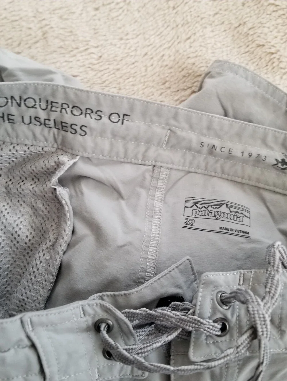 Patagonia Mens 32 Conquerors Of The Useless Gray Wavefarer Boardshorts